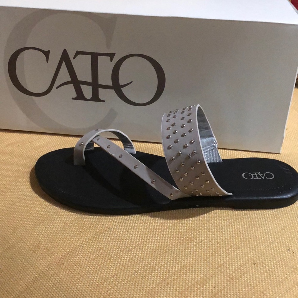 NWT Cato Studded Toe Loop Sandal 7.5